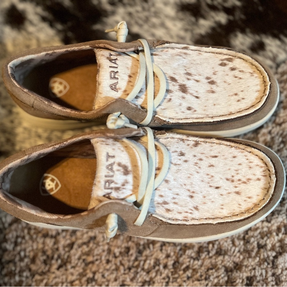 Ariat women’s 7.5 cow print tan & white